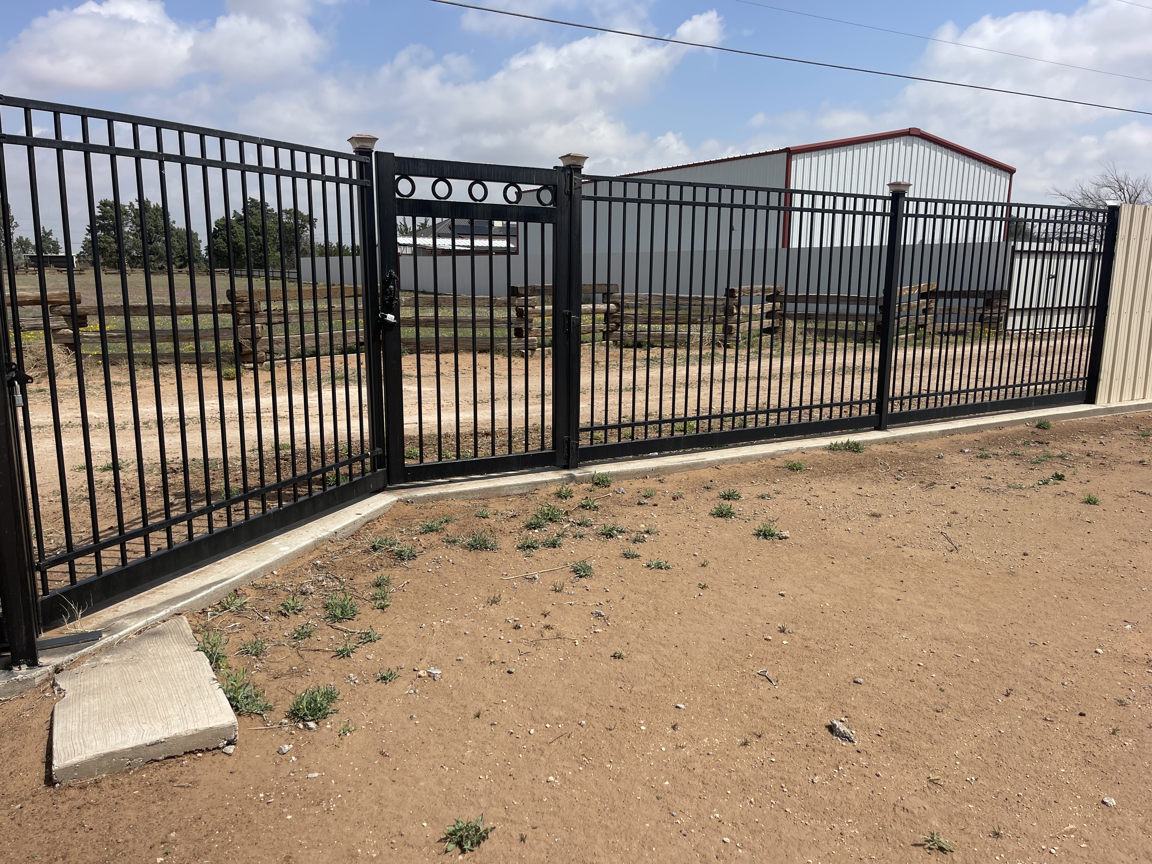 Decorative-Metal hybrid w/ gateS